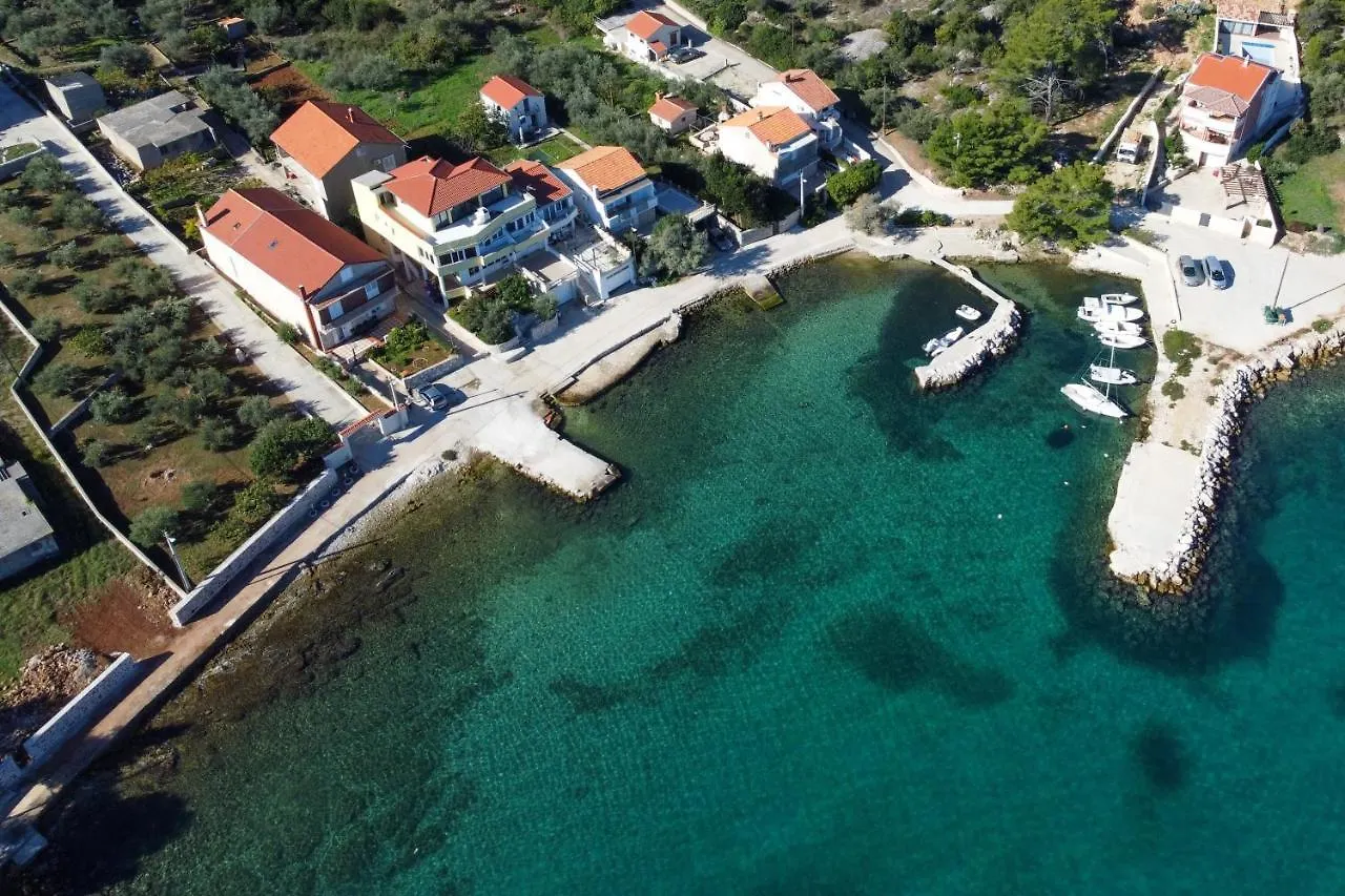 Apartment Kukljica 8277C Croatia